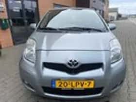 Toyota Yaris (2010) thumbnail 3