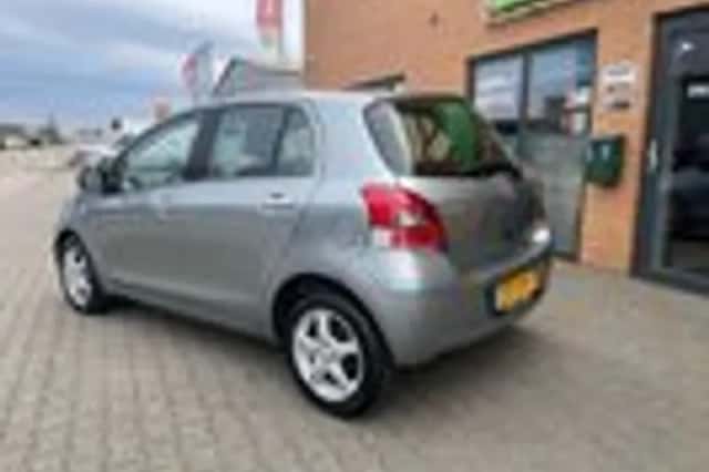 Toyota Yaris (2010) thumbnail 4