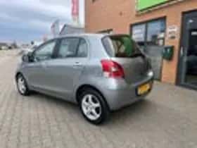 Toyota Yaris (2010) thumbnail 4