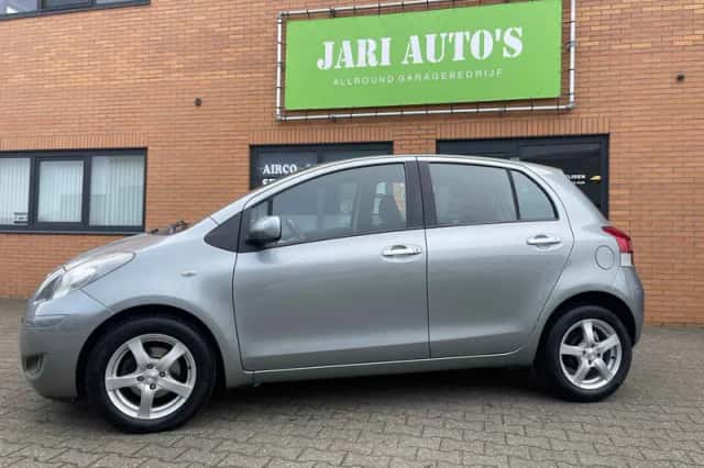 Toyota Yaris (2010) thumbnail 6