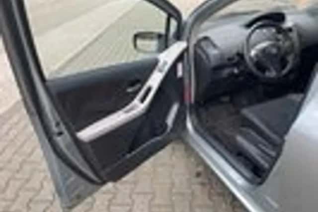 Toyota Yaris (2010) thumbnail 8