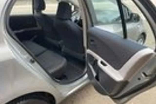 Toyota Yaris (2010) thumbnail 10