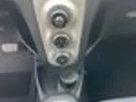 Toyota Yaris thumbnail 12