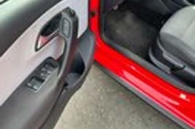 Volkswagen Polo (2010) thumbnail 11