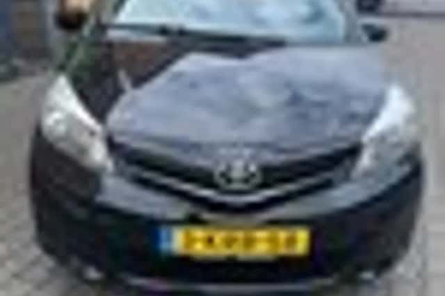 Toyota Yaris (2013) thumbnail 2