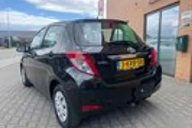 Toyota Yaris (2013) thumbnail 5