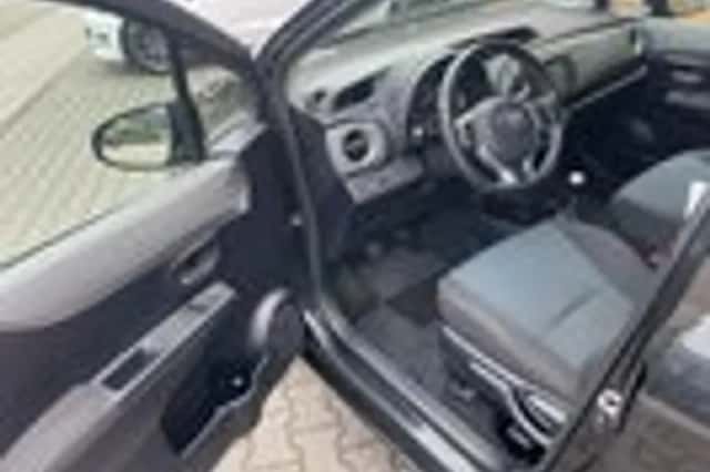 Toyota Yaris (2013) thumbnail 8