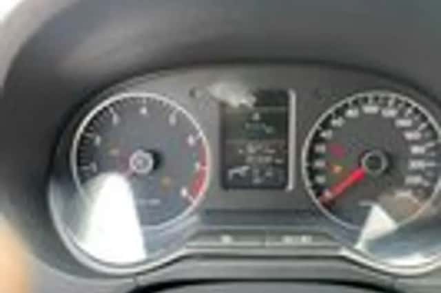 Volkswagen Polo (2010) thumbnail 21
