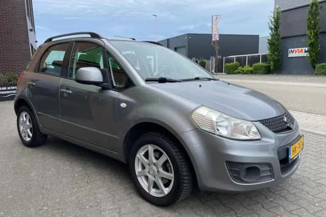 Suzuki SX4 (2010) thumbnail 2