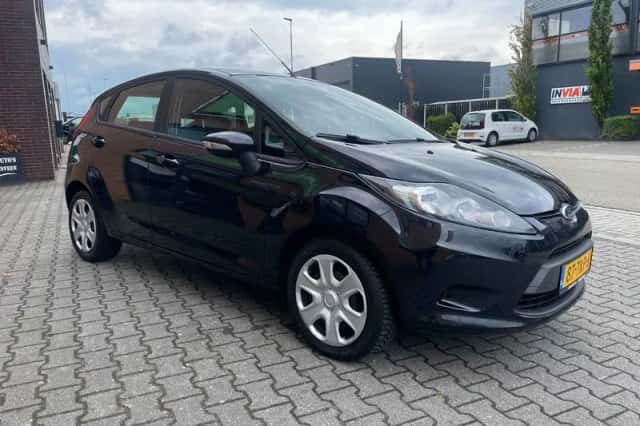 Ford Fiesta (2012) thumbnail 2