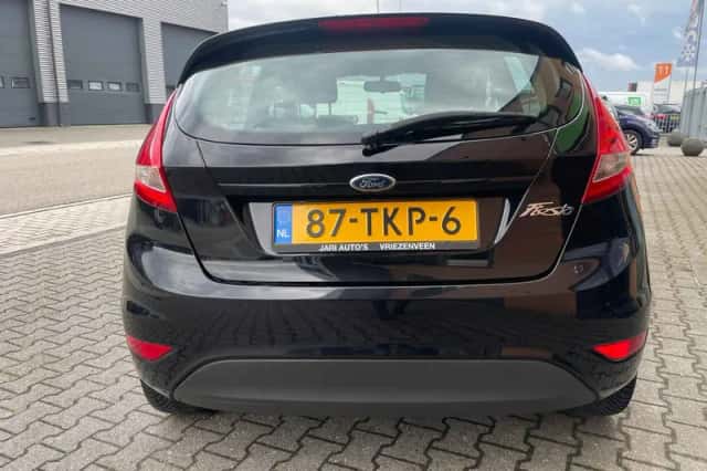 Ford Fiesta (2012) thumbnail 4