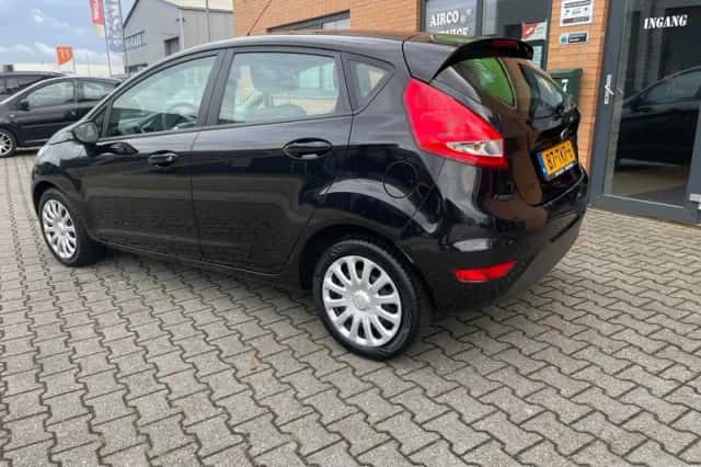 Ford Fiesta (2012) thumbnail 5