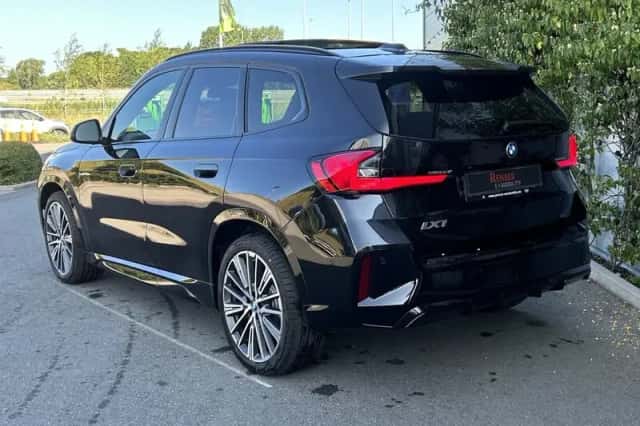 BMW iX1 (2023) thumbnail 5