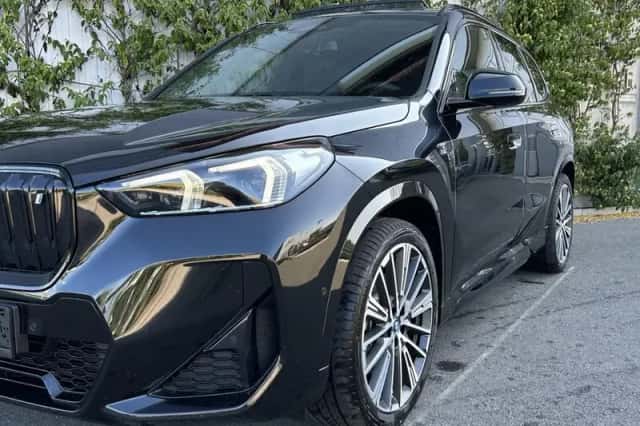BMW iX1 (2023) thumbnail 6