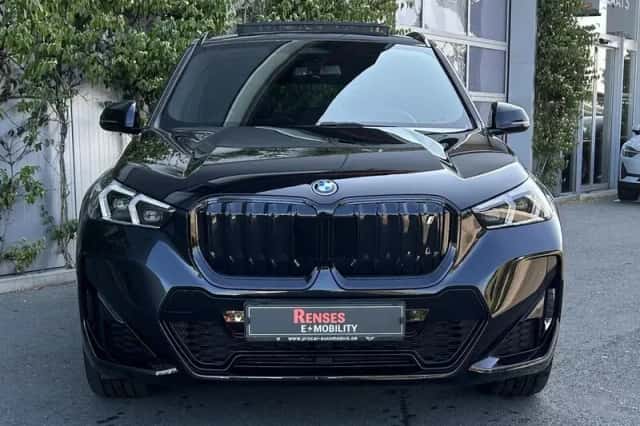 BMW iX1 (2023) thumbnail 3