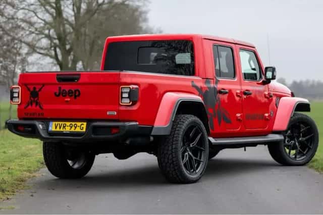 Jeep Gladiator (2022) thumbnail 2