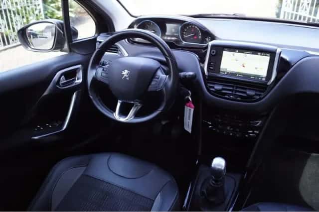 Peugeot 2008 (2019) thumbnail 3