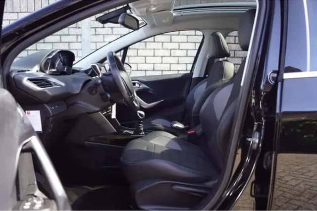 Peugeot 2008 (2019) thumbnail 4