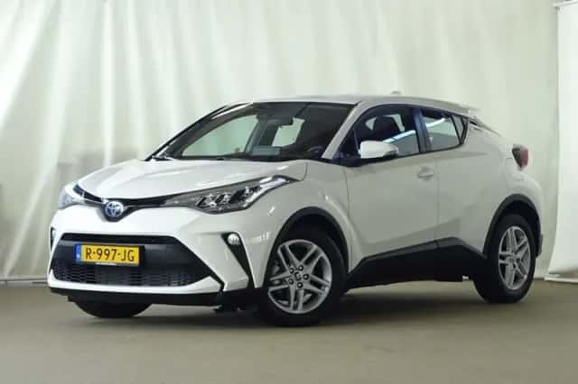 Toyota C-HR (2022) thumbnail 2