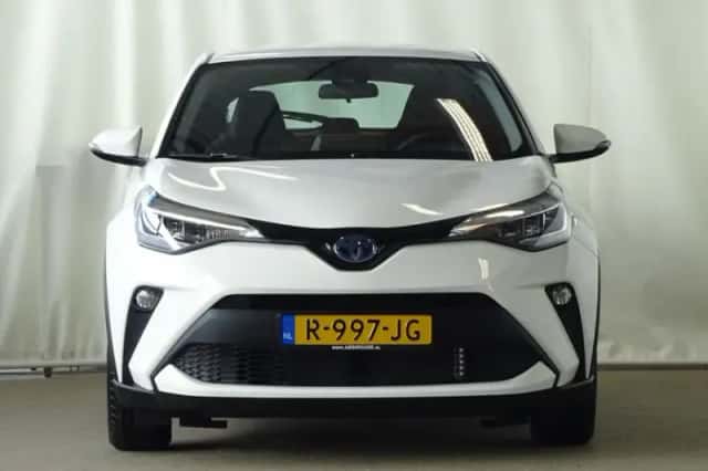 Toyota C-HR (2022) thumbnail 4