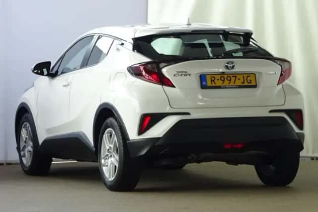 Toyota C-HR (2022) thumbnail 6
