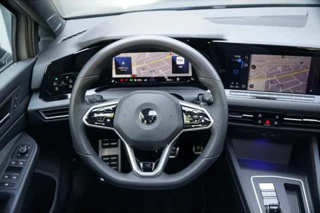 Volkswagen Golf (2021) thumbnail 3