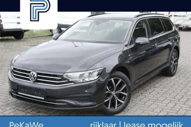 Volkswagen Passat (2021) thumbnail 1
