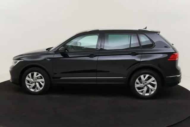 Volkswagen Tiguan (2022) thumbnail 3