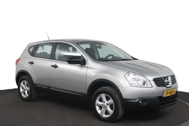 Nissan Qashqai (2010) thumbnail 4