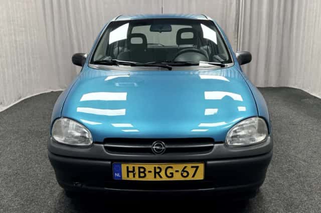 Opel Corsa (1993) thumbnail 3