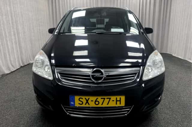 Opel Zafira (2008) thumbnail 3