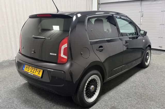 Volkswagen Up (2015) thumbnail 5