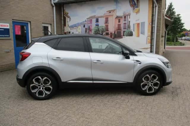 Renault Captur (2021) thumbnail 2
