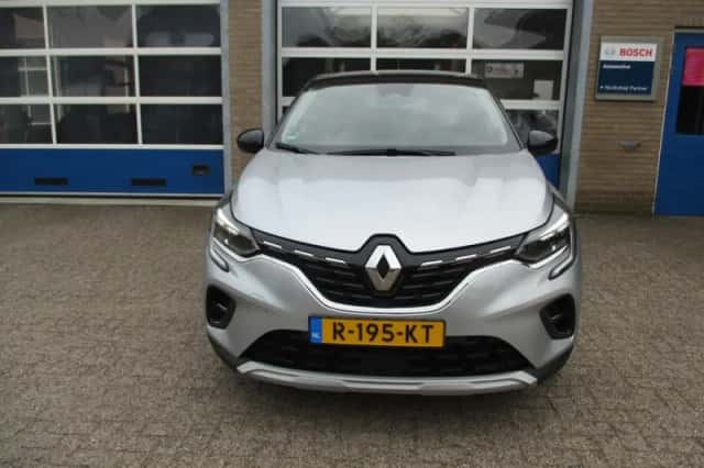 Renault Captur (2021) thumbnail 3