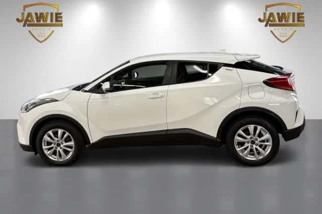 Toyota C-HR (2018) thumbnail 2