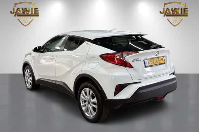Toyota C-HR (2018) thumbnail 3