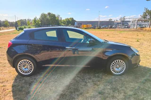 Alfa Romeo Giulietta (2013) thumbnail 2