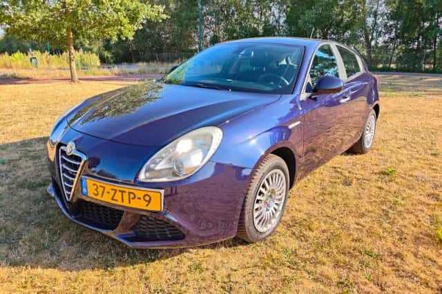 Alfa Romeo Giulietta (2013) thumbnail 4