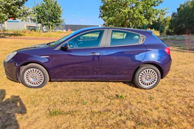 Alfa Romeo Giulietta (2013) thumbnail 5