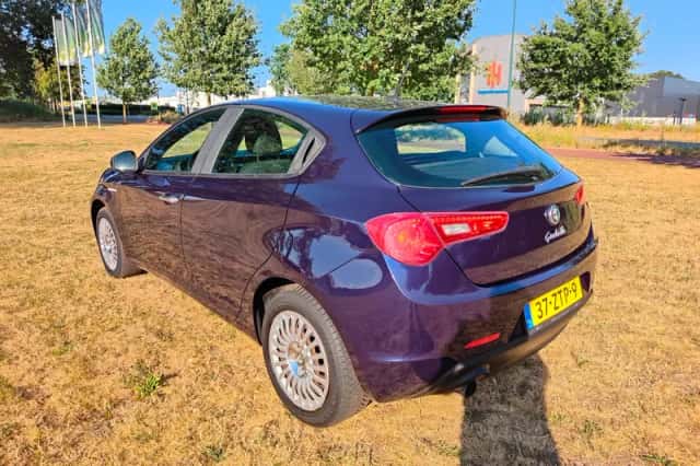 Alfa Romeo Giulietta (2013) thumbnail 6
