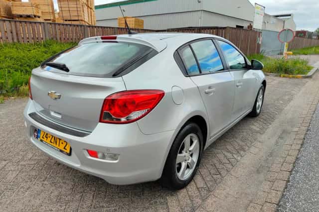 Chevrolet Cruze (2013) thumbnail 3