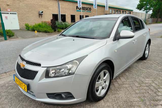Chevrolet Cruze (2013) thumbnail 4