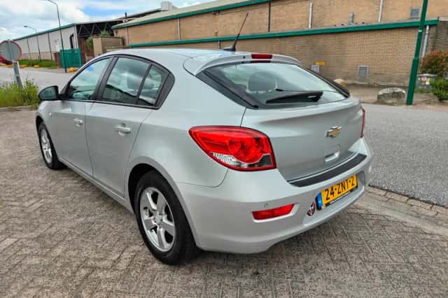 Chevrolet Cruze (2013) thumbnail 6