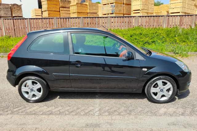 Ford Fiesta (2007) thumbnail 2