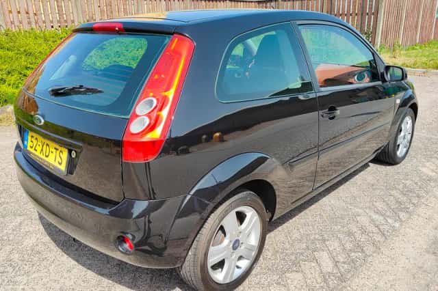 Ford Fiesta (2007) thumbnail 3