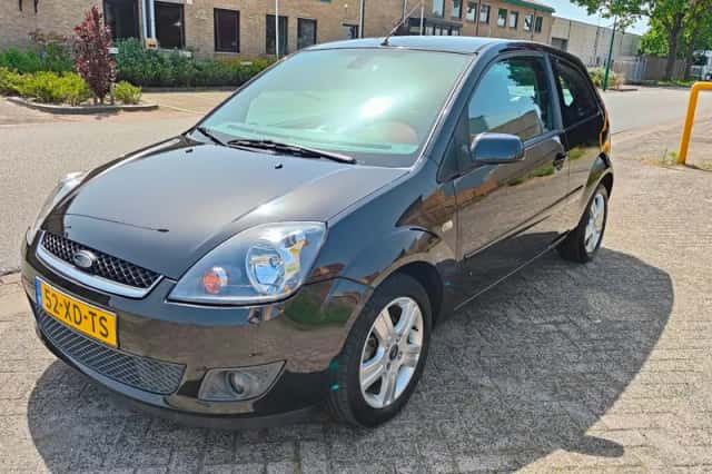 Ford Fiesta (2007) thumbnail 4