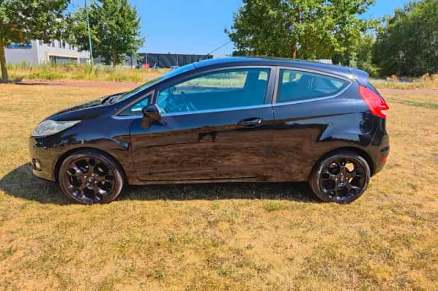Ford Fiesta (2009) thumbnail 5