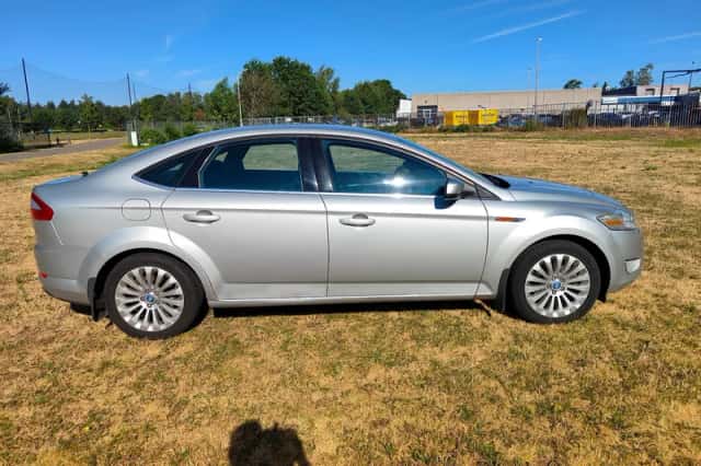 Ford Mondeo (2008) thumbnail 2