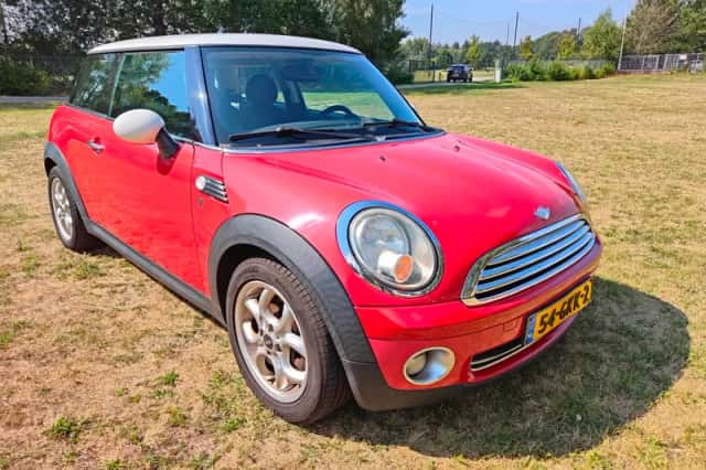 MINI Cooper (2008) thumbnail 1