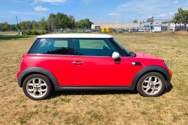 MINI Cooper (2008) thumbnail 2